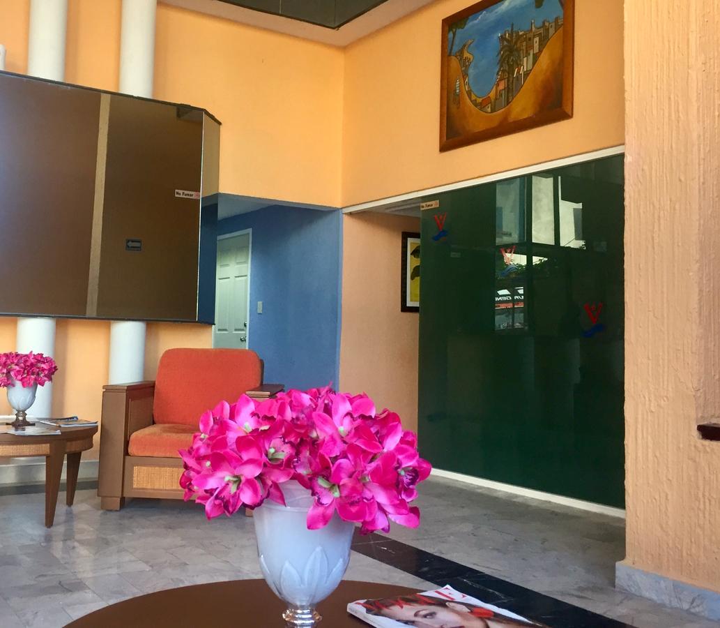 Hotel Versalles Suites Cancún Esterno foto