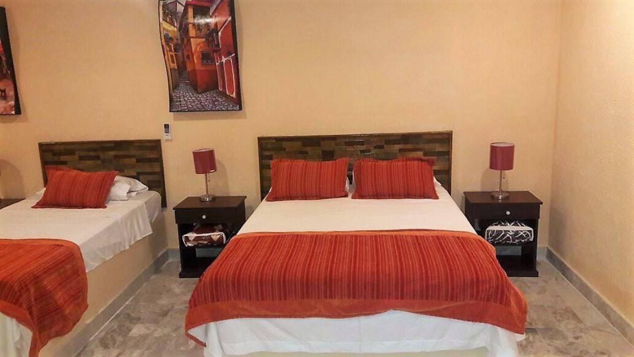 Hotel Versalles Suites Cancún Esterno foto