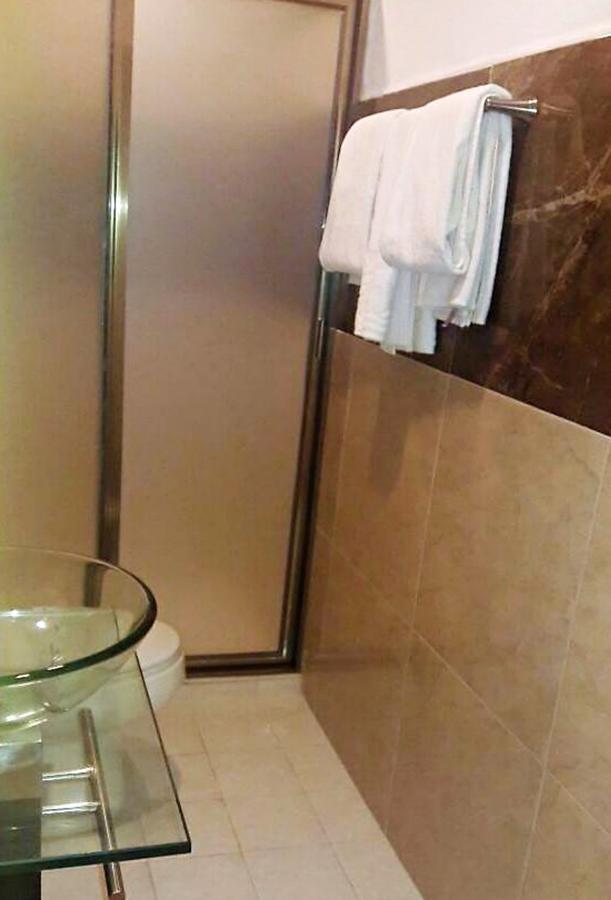 Hotel Versalles Suites Cancún Esterno foto