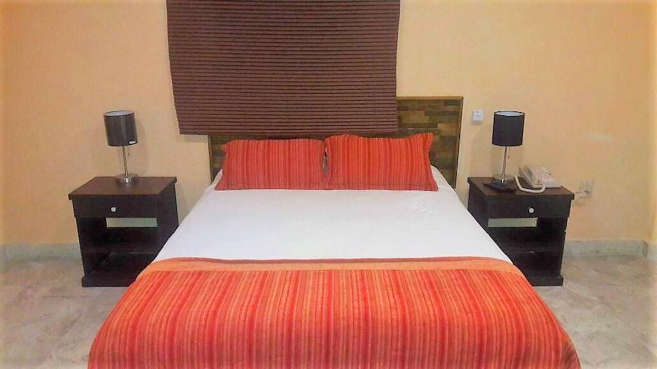 Hotel Versalles Suites Cancún Esterno foto