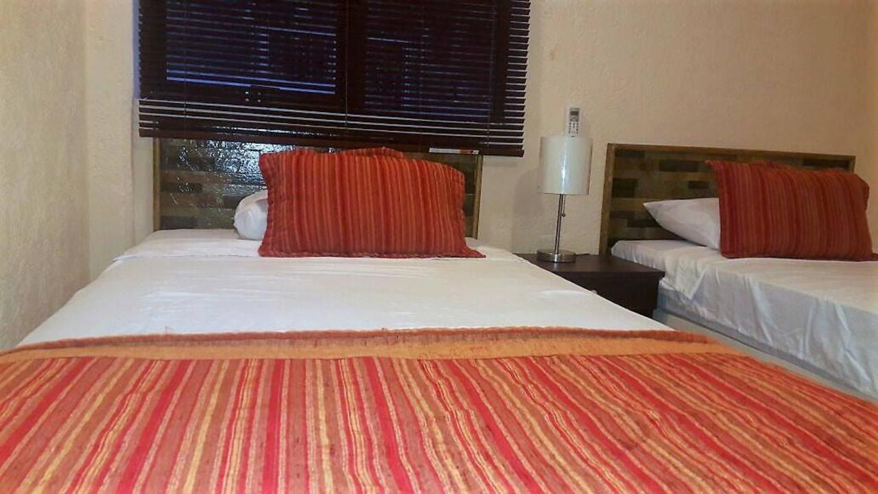 Hotel Versalles Suites Cancún Esterno foto