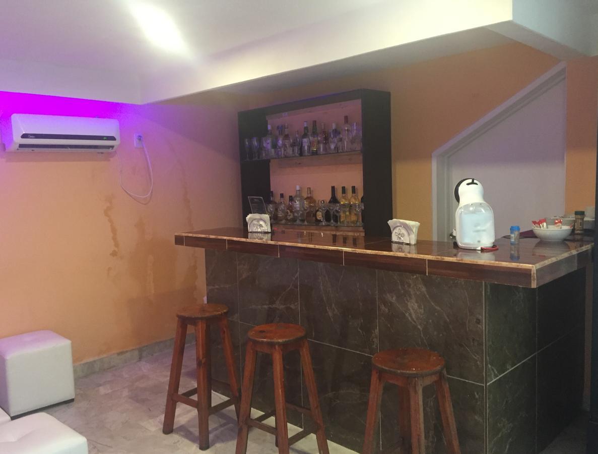 Hotel Versalles Suites Cancún Esterno foto