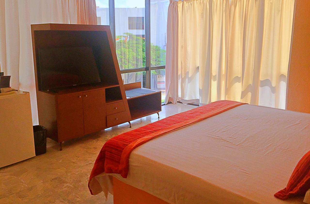 Hotel Versalles Suites Cancún Esterno foto