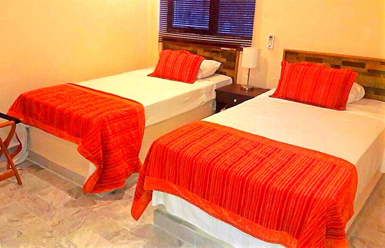 Hotel Versalles Suites Cancún Esterno foto