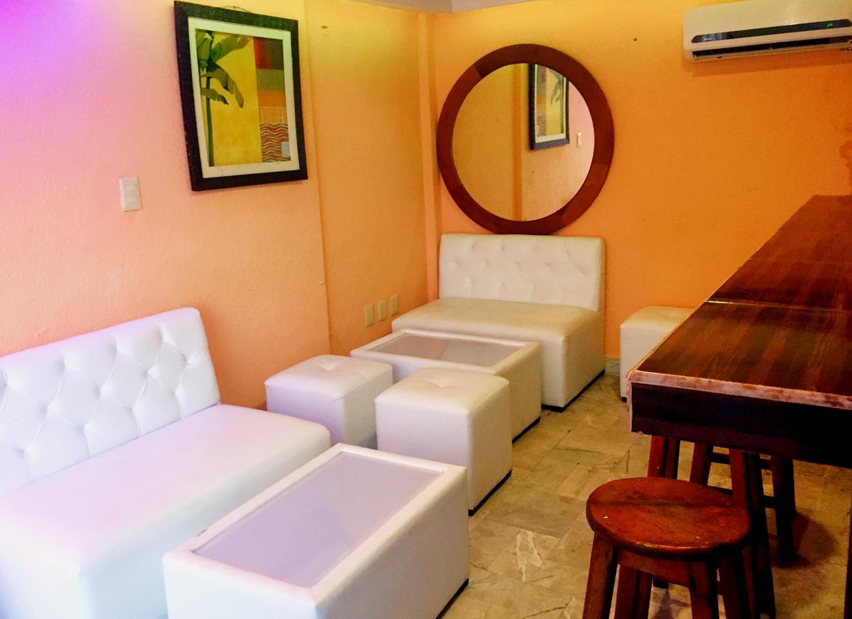 Hotel Versalles Suites Cancún Esterno foto