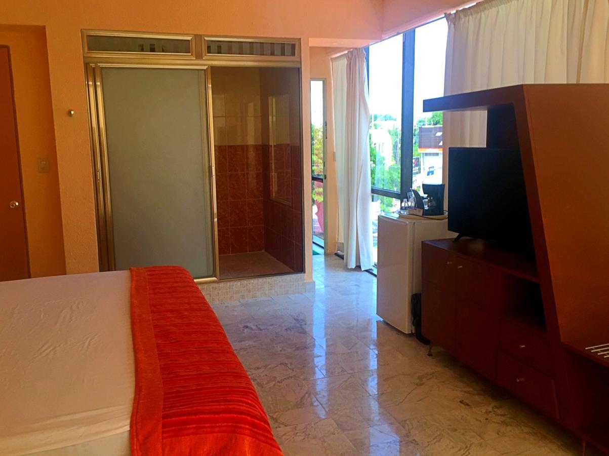 Hotel Versalles Suites Cancún Esterno foto