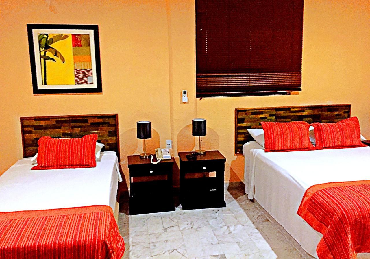 Hotel Versalles Suites Cancún Esterno foto