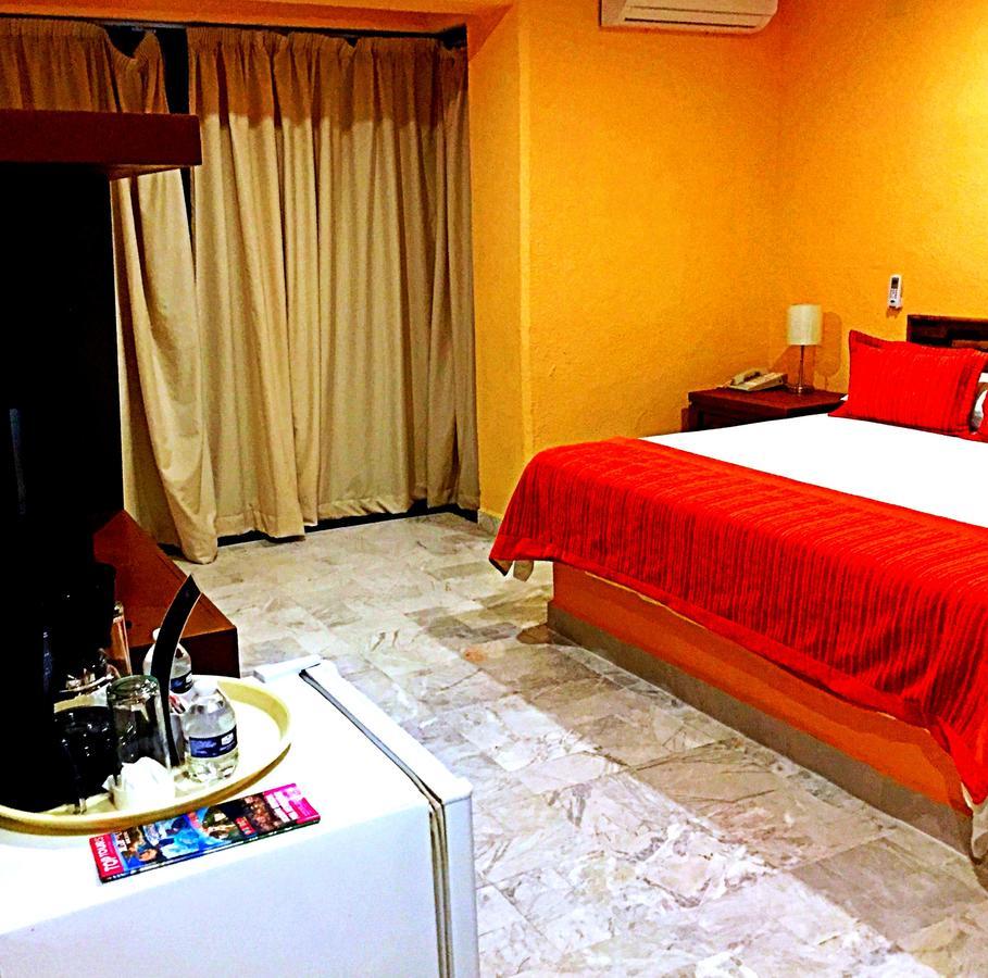 Hotel Versalles Suites Cancún Esterno foto
