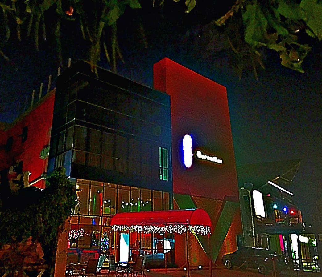 Hotel Versalles Suites Cancún Esterno foto