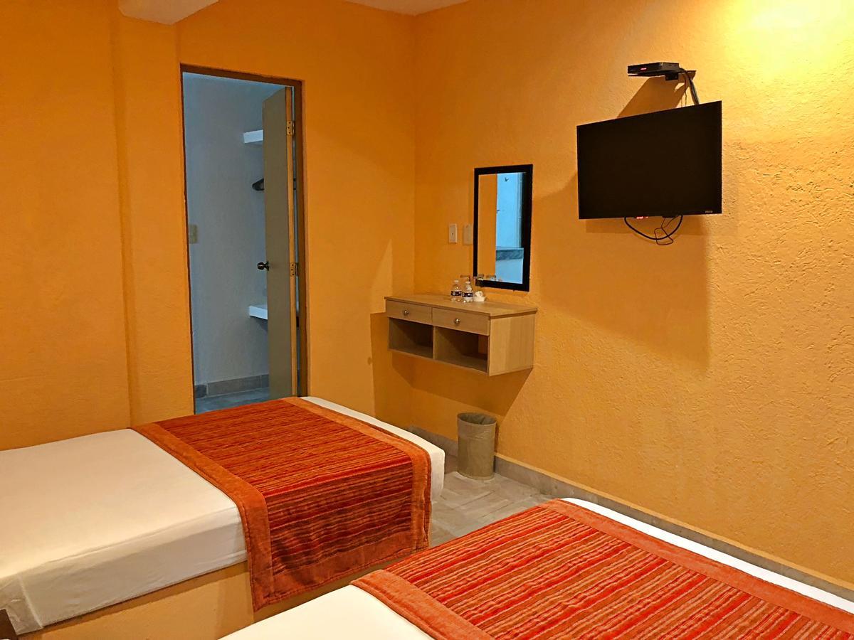 Hotel Versalles Suites Cancún Esterno foto