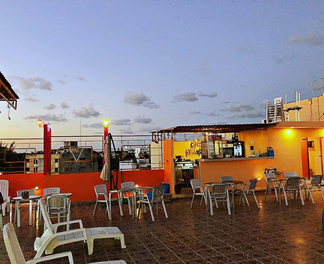 Hotel Versalles Suites Cancún Esterno foto